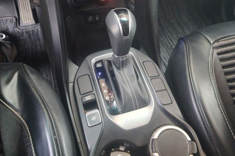 Used Hyundai Santa Fe 2017 2.0T Automatic All-Wheel Drive Smart 7-Seater Gear Lever