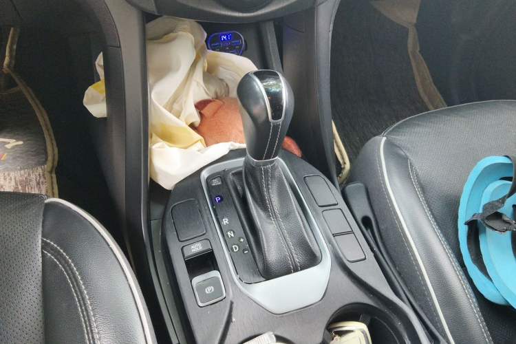 Used Hyundai Santa Fe 2017 2.0T Automatic Two-Wheel Drive Smart Version 7 Seats Gear Lever