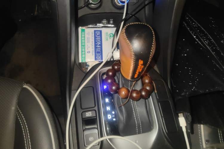 Used Hyundai Santa Fe 2017 2.0T Automatic All-Wheel Drive Smart 7-Seater Gear Lever