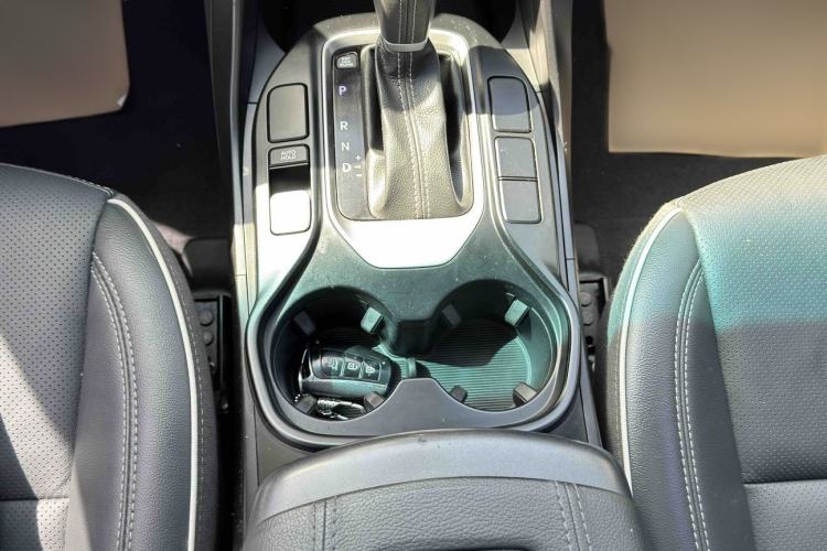 Used Hyundai Santa Fe 2017 2.0T Automatic All-Wheel Drive Smart 7-Seater Gear Lever
