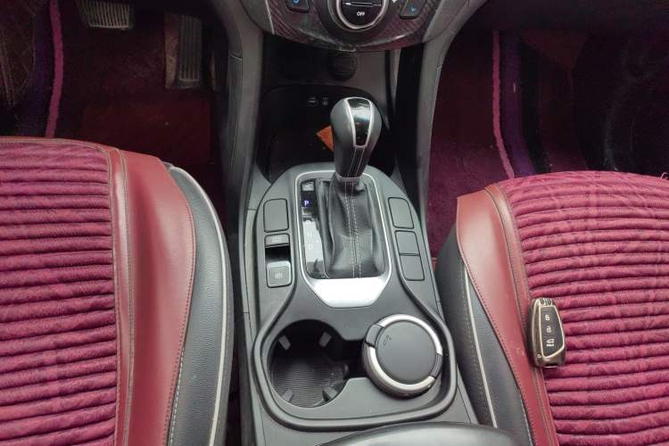 Used Hyundai Santa Fe 2017 2.0T Automatic All-Wheel Drive Smart 7-Seater Gear Lever