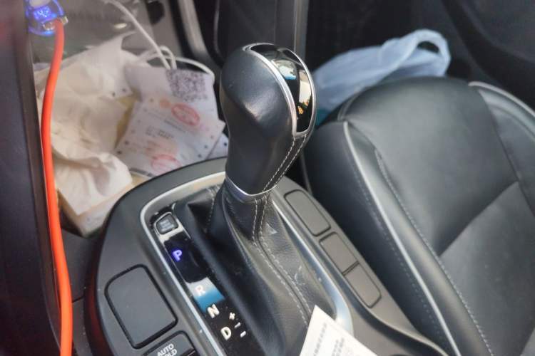 Used Hyundai Santa Fe 2017 2.0T Automatic Two-Wheel Drive Smart Version 7 Seats Gear Lever