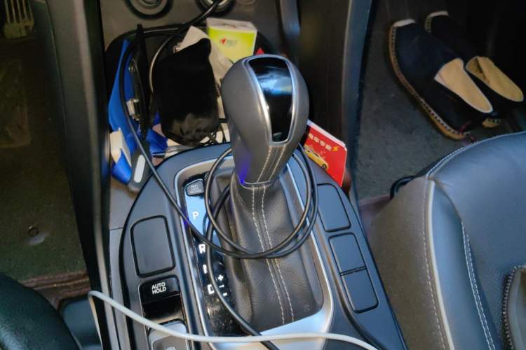 Used Hyundai Santa Fe 2017 2.0T Automatic All-Wheel Drive Smart 7-Seater Gear Lever