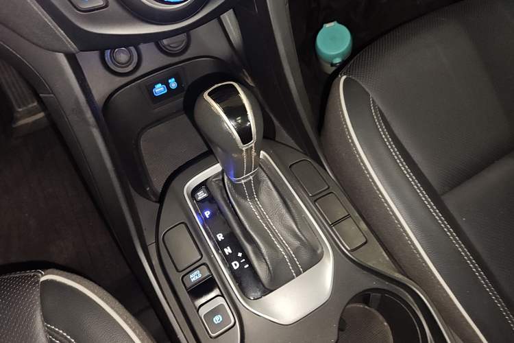 Used Hyundai Santa Fe 2017 2.0T Automatic All-Wheel Drive Smart 7-Seater Gear Lever