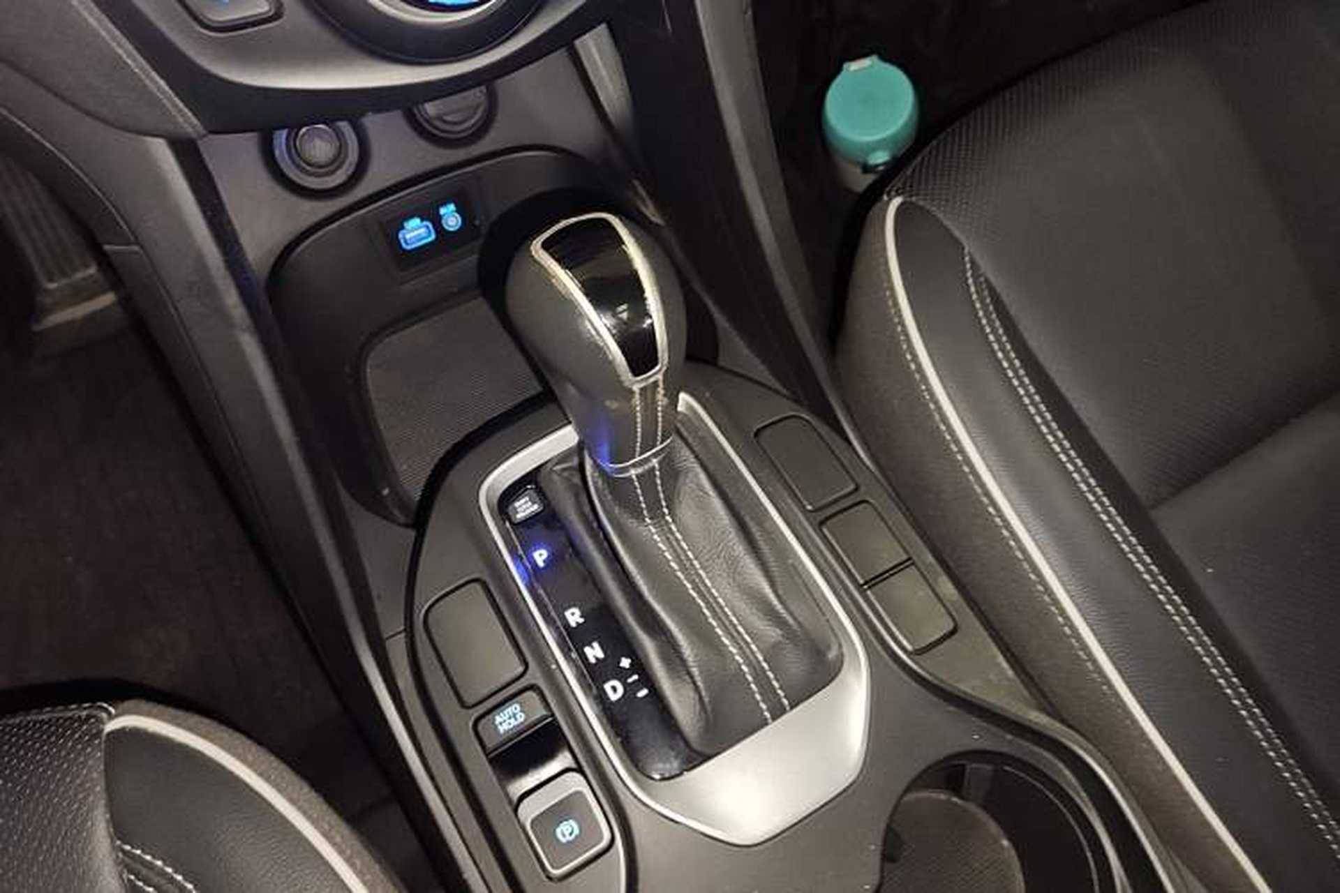 Used Hyundai Santa Fe 2017 2.0T Automatic All-Wheel Drive Smart 7-Seater Gear Lever