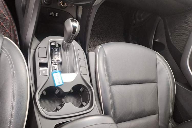 Used Hyundai Santa Fe 2017 2.0T Automatic All-Wheel Drive Smart 7-Seater Gear Lever