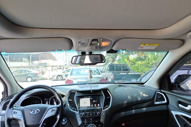 Used Hyundai Santa Fe 2017 2.0T Automatic Two-Wheel Drive Smart Version 7 Seats Headliner