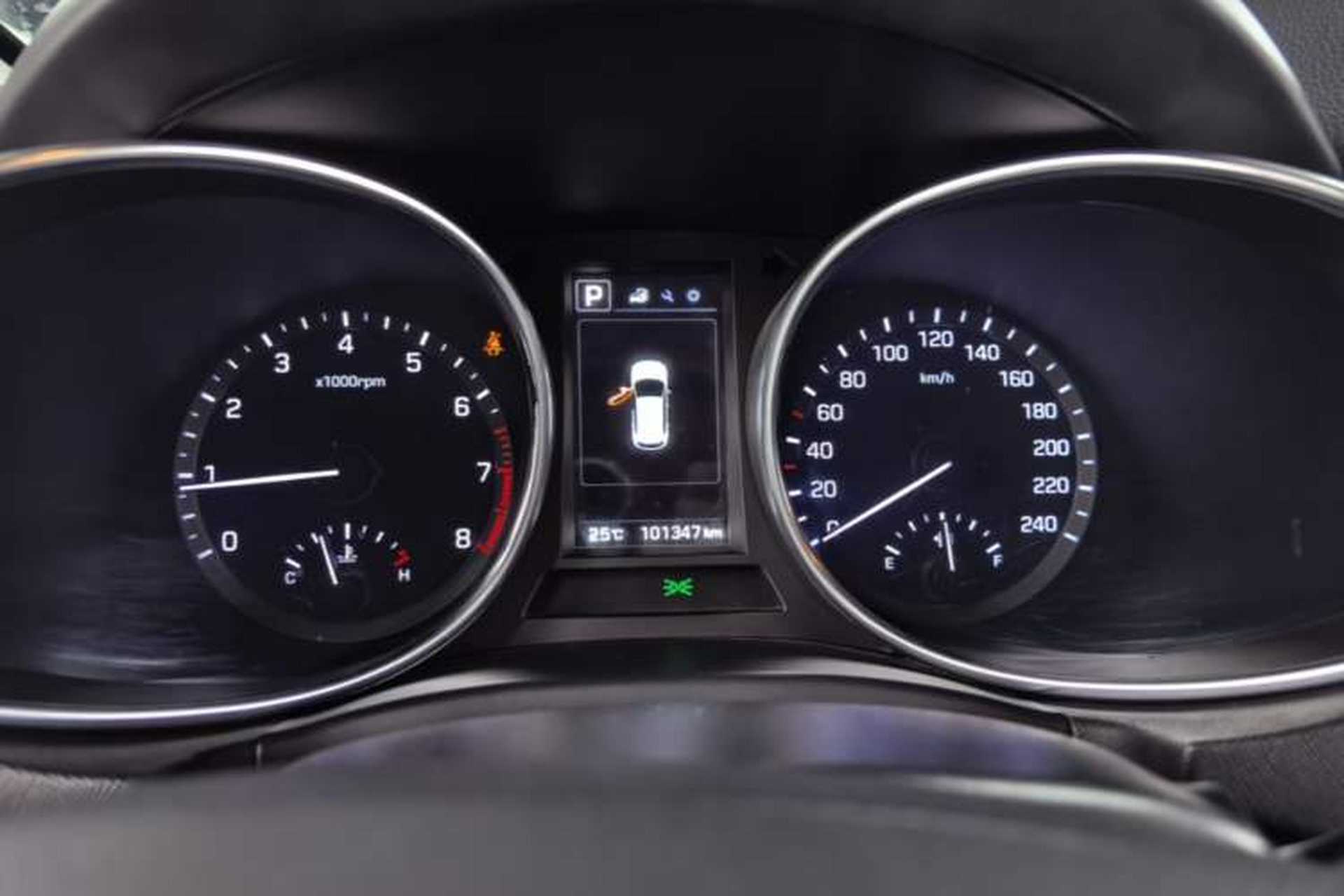 Used Hyundai Santa Fe 2017 2.0T Automatic Two-Wheel Drive Smart Version 7 Seats Instrument Cluster