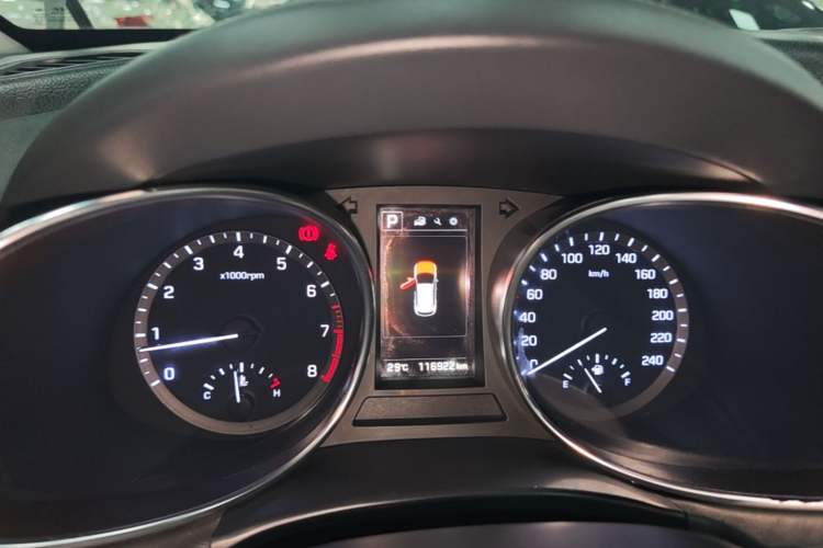 Used Hyundai Santa Fe 2017 2.0T Automatic Two-Wheel Drive Smart Version 7 Seats Instrument Cluster