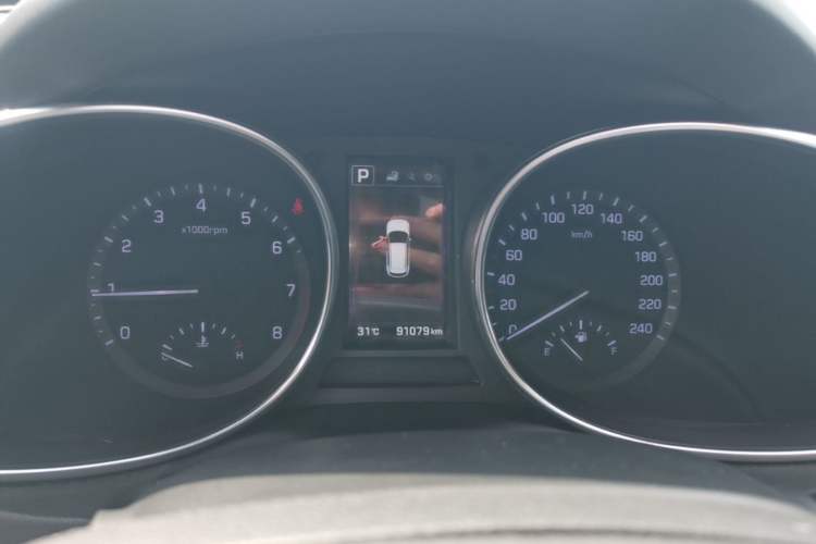 Used Hyundai Santa Fe 2017 2.4L Automatic Two-Wheel Drive Smart Version 5 Seats Instrument Cluster