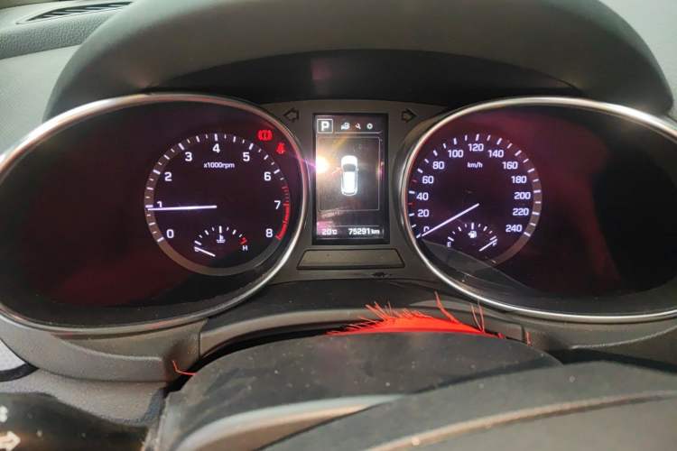 Used Hyundai Santa Fe 2017 2.0T Automatic Two-Wheel Drive Smart Version 7 Seats Instrument Cluster
