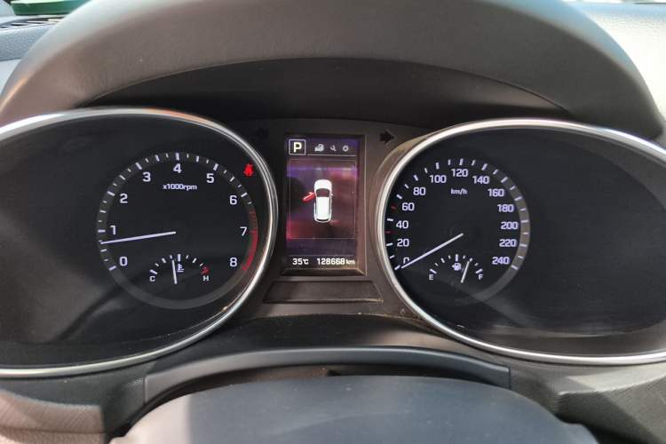 Used Hyundai Santa Fe 2017 2.0T Automatic Two-Wheel Drive Smart Version 7 Seats Instrument Cluster