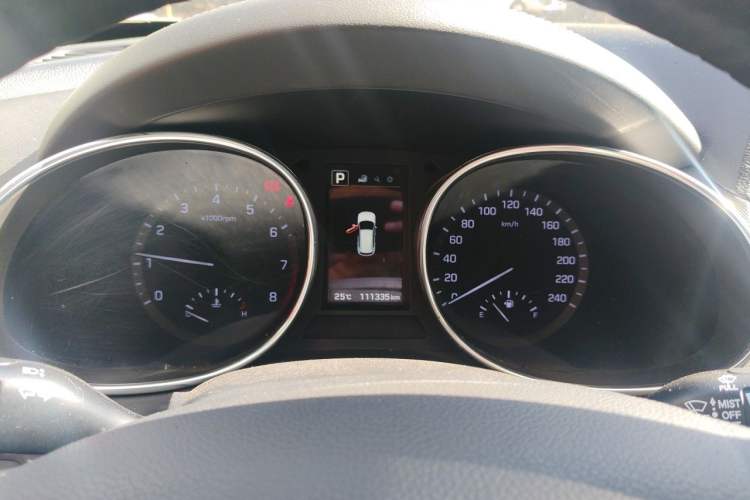 Used Hyundai Santa Fe 2017 2.4L Automatic Two-Wheel Drive Smart Version 5 Seats Instrument Cluster