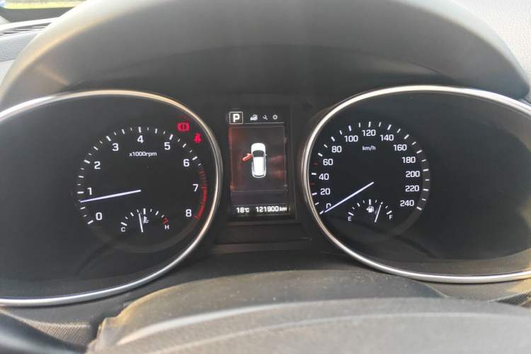 Used Hyundai Santa Fe 2017 2.4L Automatic Two-Wheel Drive Smart Version 5 Seats Instrument Cluster