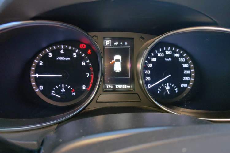 Used Hyundai Santa Fe 2017 2.0T Automatic All-Wheel Drive Smart 7-Seater Instrument Cluster