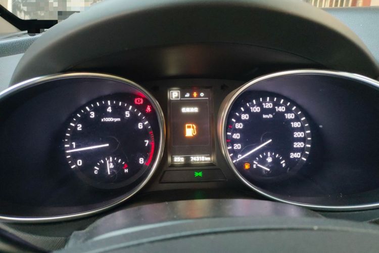 Used Hyundai Santa Fe 2017 2.4L Automatic Two-Wheel Drive Smart Version 5 Seats Instrument Cluster