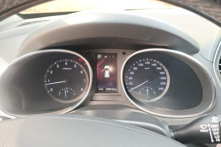 Used Hyundai Santa Fe 2017 2.0T Automatic All-Wheel Drive Smart 7-Seater Instrument Cluster