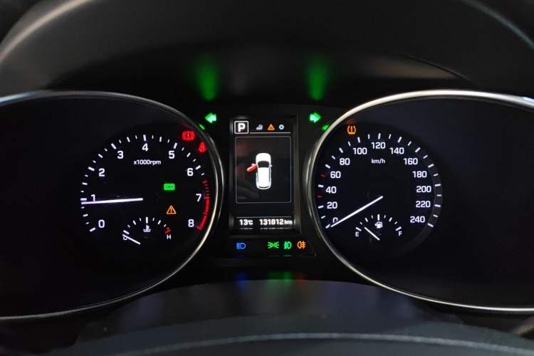 Used Hyundai Santa Fe 2017 2.0T Automatic Two-Wheel Drive Smart Version 7 Seats Instrument Cluster