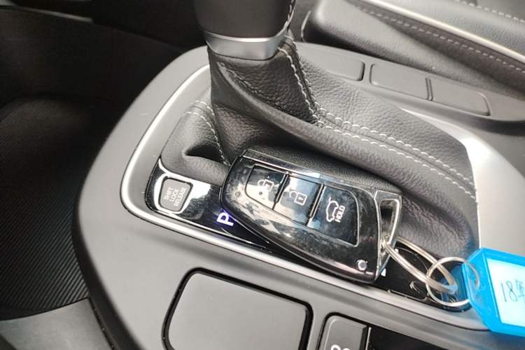 Used Hyundai Santa Fe 2017 2.0T Automatic All-Wheel Drive Smart 7-Seater Interior 1
