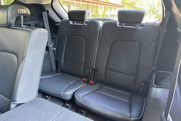 Used Hyundai Santa Fe 2017 2.0T Automatic All-Wheel Drive Smart 7-Seater Interior 10