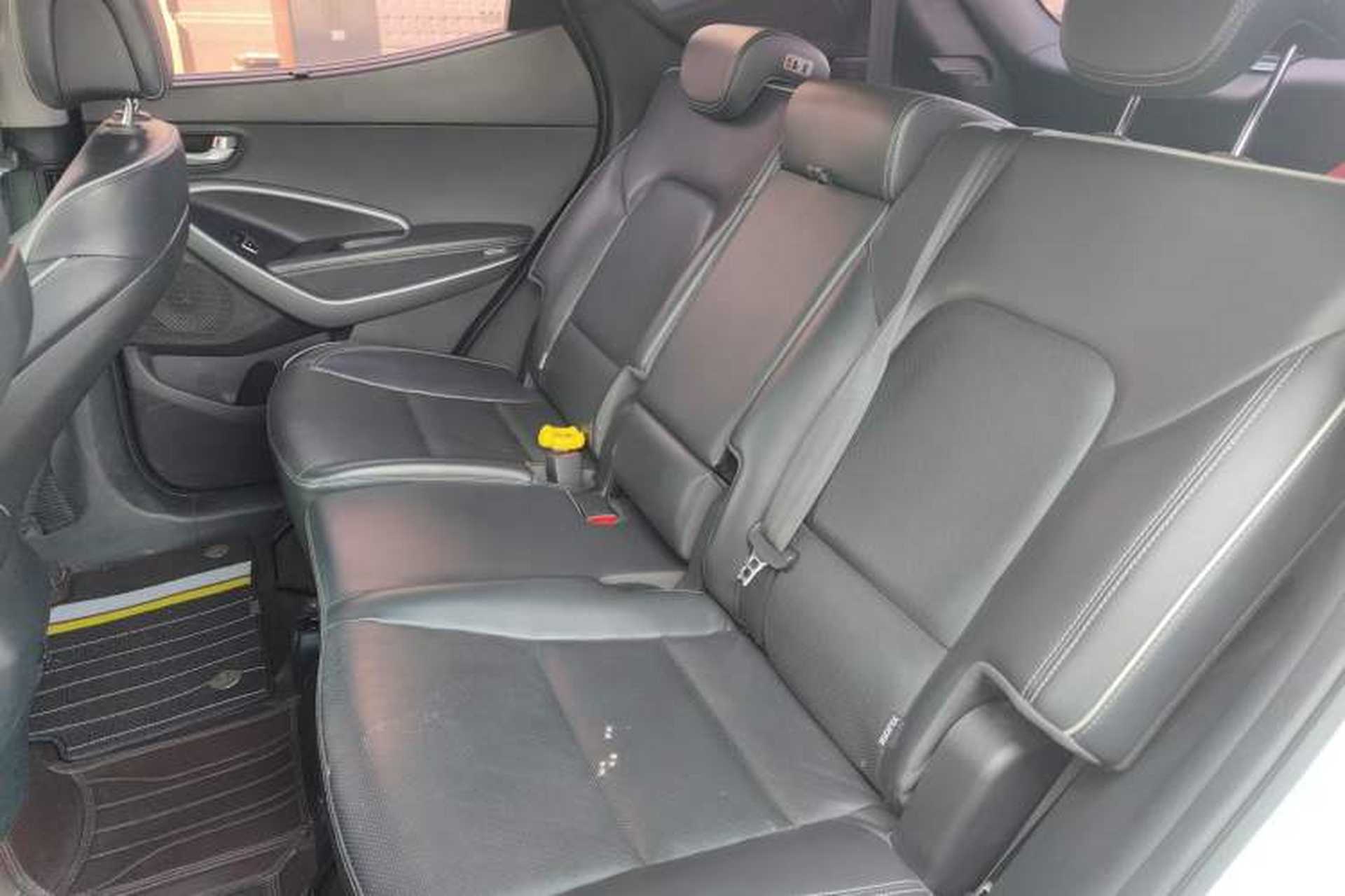 Used Hyundai Santa Fe 2017 2.0T Automatic Two-Wheel Drive Smart Version 7 Seats Interior 4