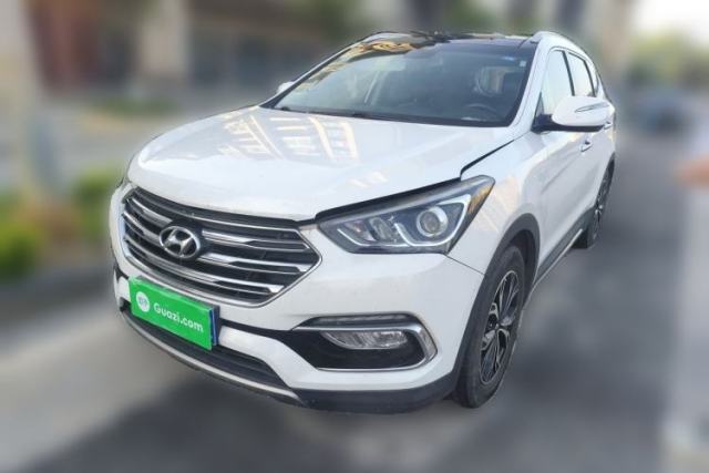 Used Hyundai Santa Fe 2017 2.0T Automatic Two-Wheel Drive Smart Version 7 Seats