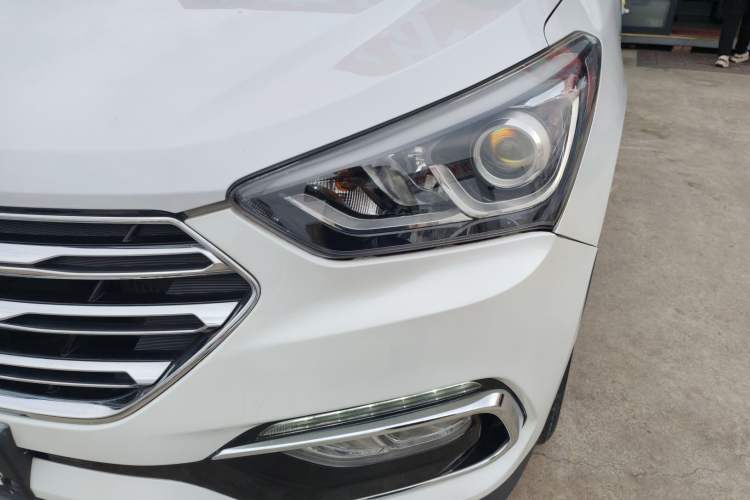 Used Hyundai Santa Fe 2017 2.0T Automatic All-Wheel Drive Smart 7-Seater Left Front Headlight