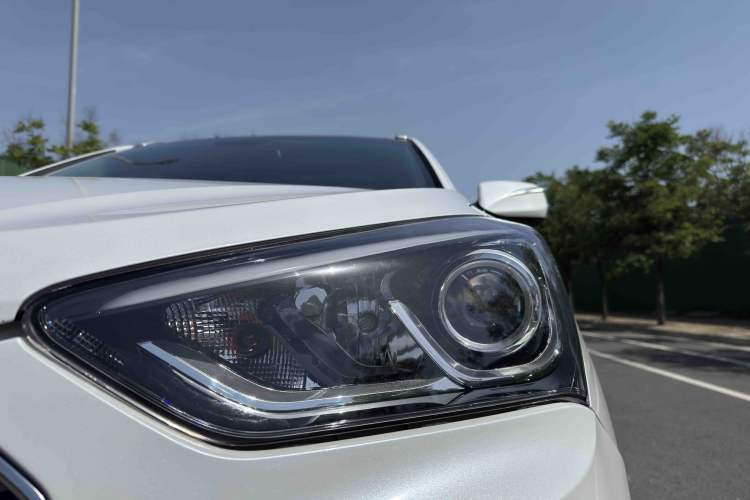 Used Hyundai Santa Fe 2017 2.0T Automatic All-Wheel Drive Smart 7-Seater Left Front Headlight
