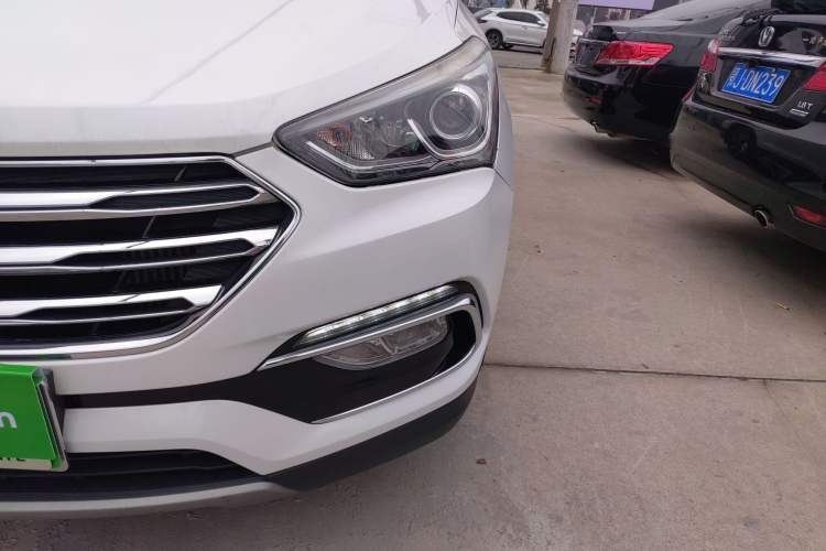Used Hyundai Santa Fe 2017 2.0T Automatic All-Wheel Drive Smart 7-Seater Left Front Headlight