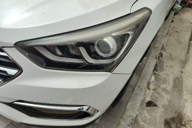 Used Hyundai Santa Fe 2017 2.0T Automatic All-Wheel Drive Smart 7-Seater Left Front Headlight