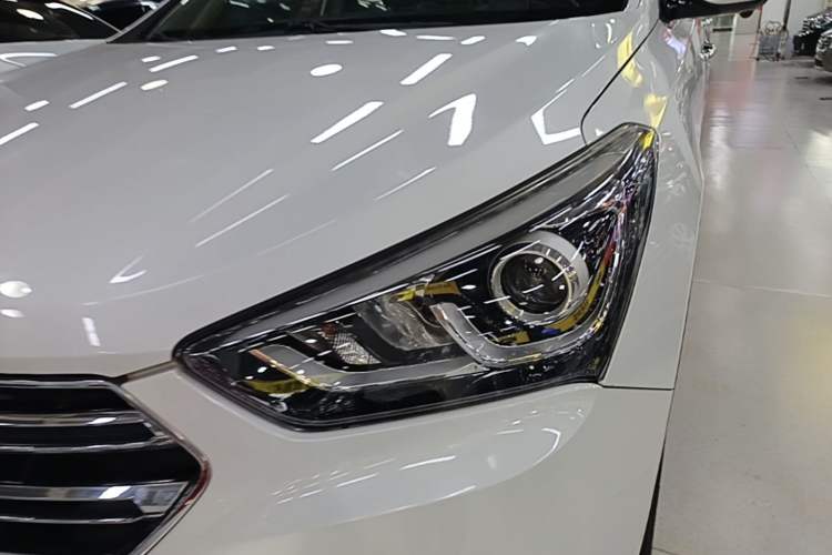 Used Hyundai Santa Fe 2017 2.0T Automatic All-Wheel Drive Smart 7-Seater Left Front Headlight