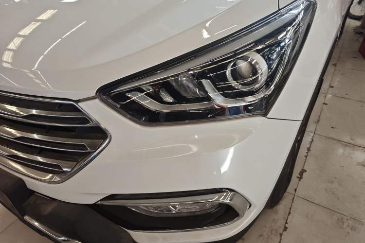 Used Hyundai Santa Fe 2017 2.0T Automatic All-Wheel Drive Smart 7-Seater Left Front Headlight