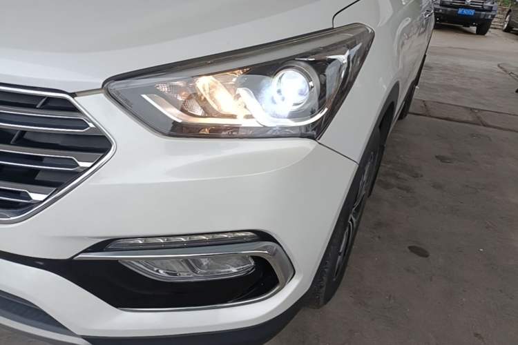 Used Hyundai Santa Fe 2017 2.0T Automatic All-Wheel Drive Smart 7-Seater Left Front Headlight