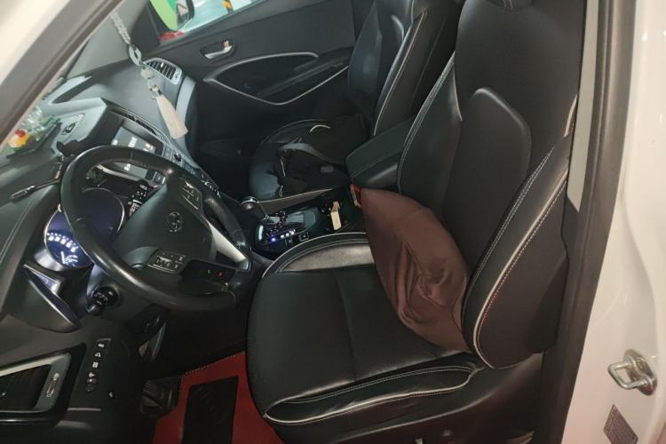 Used Hyundai Santa Fe 2017 2.4L Automatic Two-Wheel Drive Smart Version 5 Seats Left Front Seat