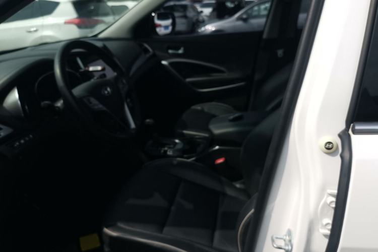 Used Hyundai Santa Fe 2017 2.4L Automatic Two-Wheel Drive Smart Version 5 Seats Left Front Seat