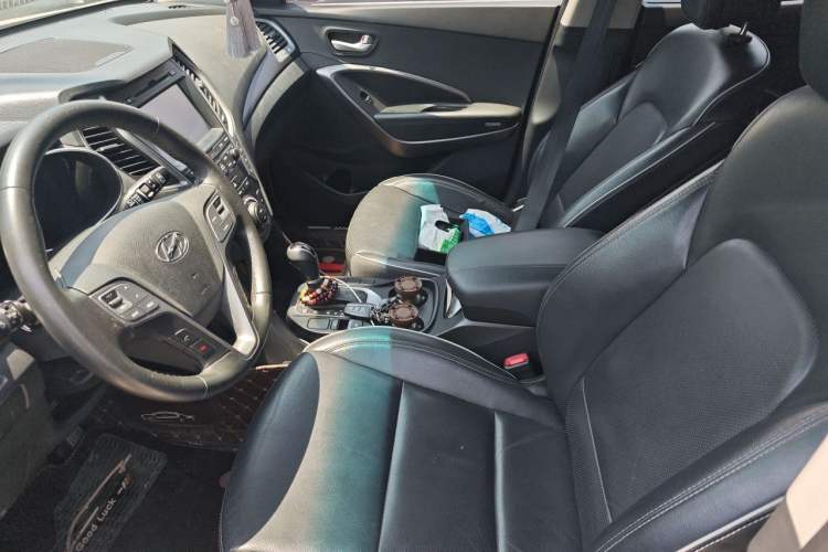 Used Hyundai Santa Fe 2017 2.0T Automatic Two-Wheel Drive Smart Version 7 Seats Left Front Seat