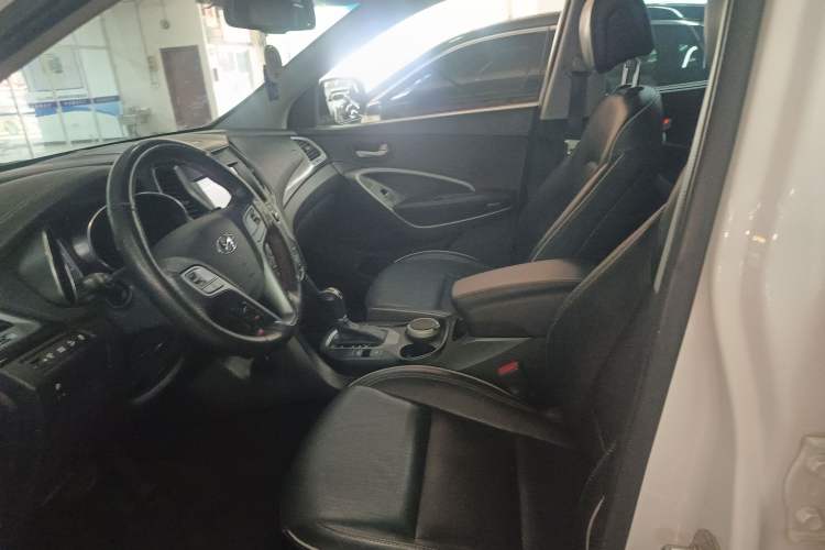 Used Hyundai Santa Fe 2017 2.4L Automatic Two-Wheel Drive Smart Version 5 Seats Left Front Seat