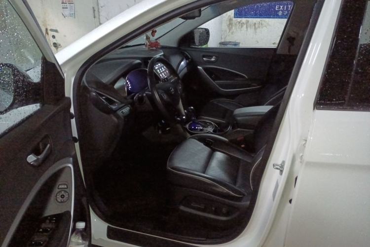 Used Hyundai Santa Fe 2017 2.0T Automatic Two-Wheel Drive Smart Version 7 Seats Left Front Seat