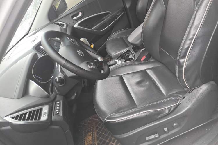 Used Hyundai Santa Fe 2017 2.4L Automatic Two-Wheel Drive Smart Version 5 Seats Left Front Seat