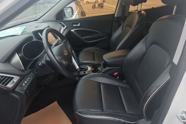 Used Hyundai Santa Fe 2017 2.4L Automatic Two-Wheel Drive Smart Version 5 Seats Left Front Seat