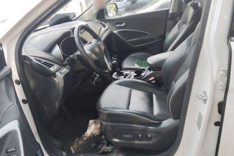 Used Hyundai Santa Fe 2017 2.0T Automatic Two-Wheel Drive Smart Version 7 Seats Left Front Seat