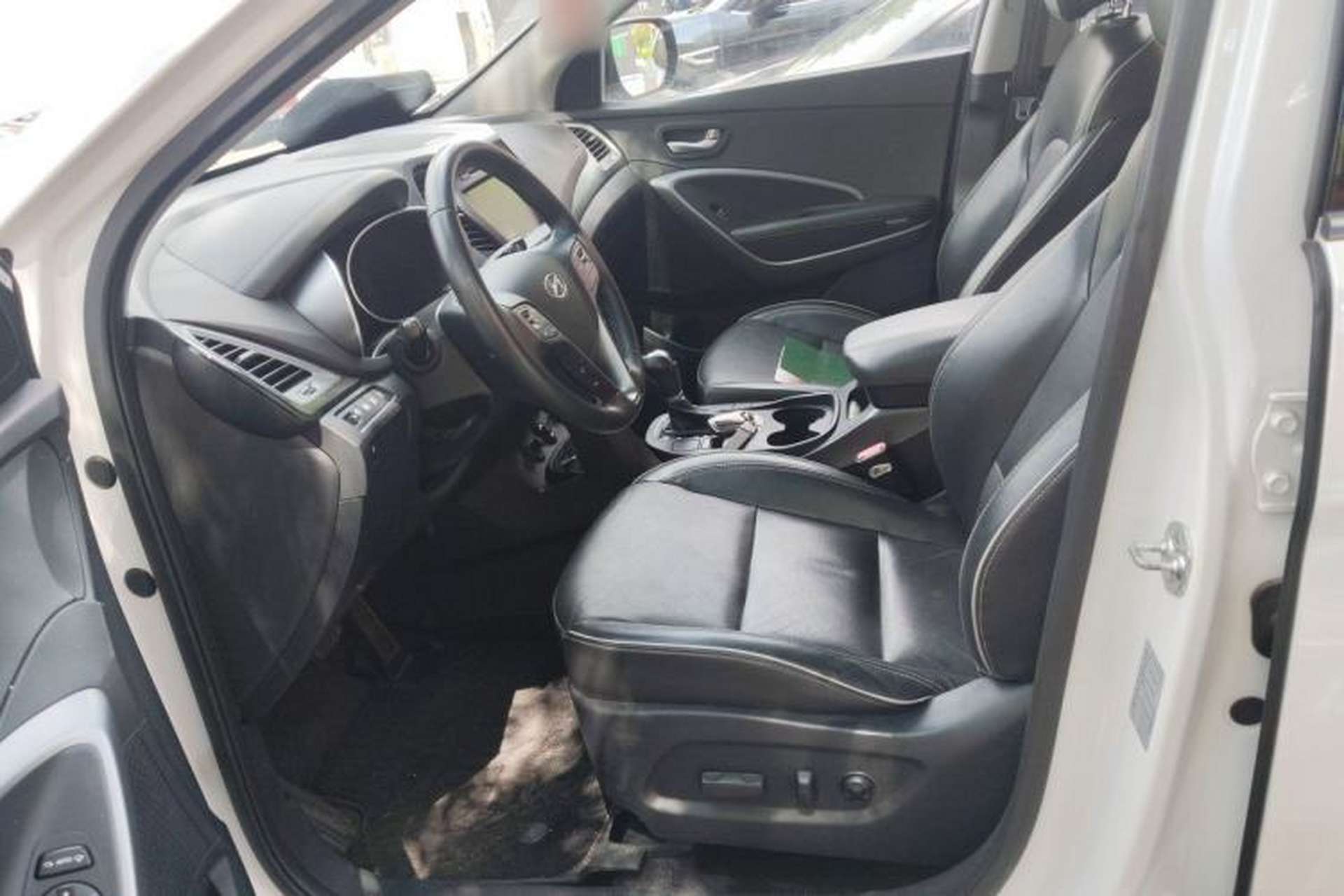 Used Hyundai Santa Fe 2017 2.0T Automatic Two-Wheel Drive Smart Version 7 Seats Left Front Seat