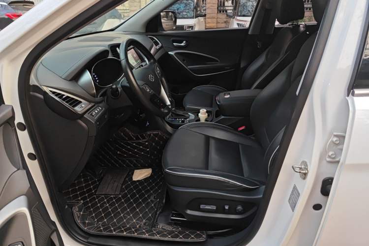 Used Hyundai Santa Fe 2017 2.0T Automatic All-Wheel Drive Smart 7-Seater Left Front Seat