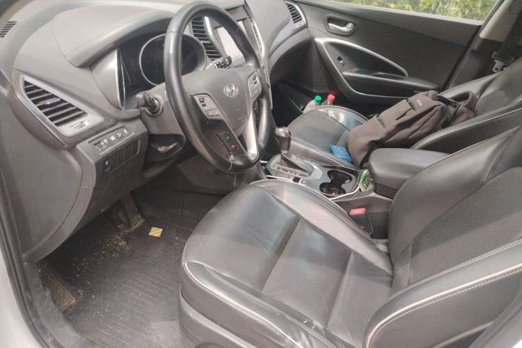 Used Hyundai Santa Fe 2017 2.4L Automatic Two-Wheel Drive Smart Version 5 Seats Left Front Seat