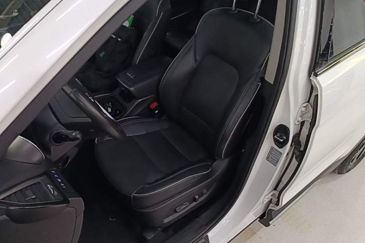 Used Hyundai Santa Fe 2017 2.0T Automatic All-Wheel Drive Smart 7-Seater Left Front Seat