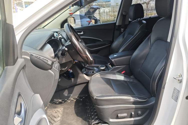 Used Hyundai Santa Fe 2017 2.0T Automatic All-Wheel Drive Smart 7-Seater Left Front Seat