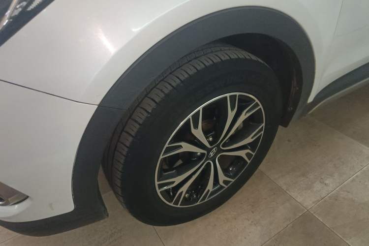 Used Hyundai Santa Fe 2017 2.4L Automatic Two-Wheel Drive Smart Version 5 Seats Left Front Wheel Hub