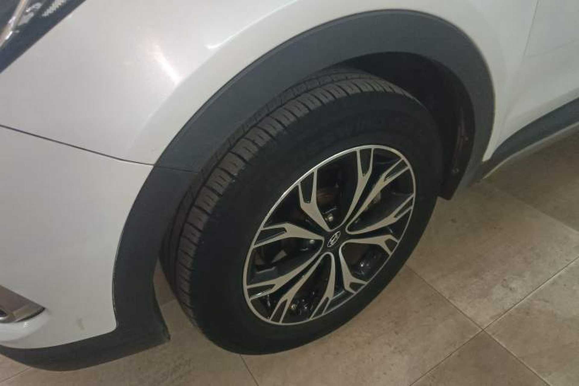 Used Hyundai Santa Fe 2017 2.4L Automatic Two-Wheel Drive Smart Version 5 Seats Left Front Wheel Hub