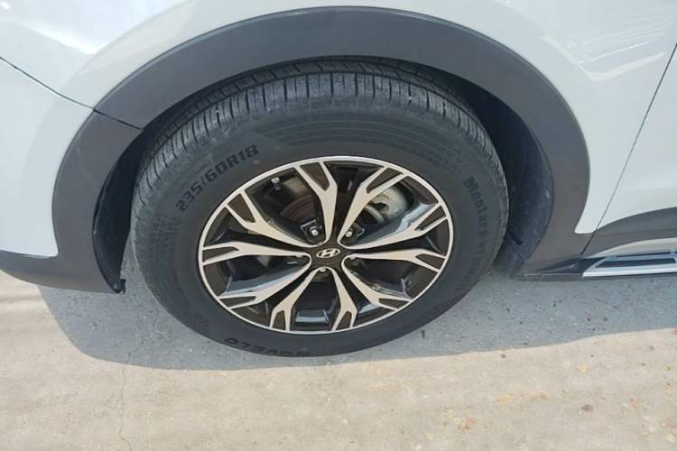 Used Hyundai Santa Fe 2017 2.4L Automatic Two-Wheel Drive Smart Version 5 Seats Left Front Wheel Hub