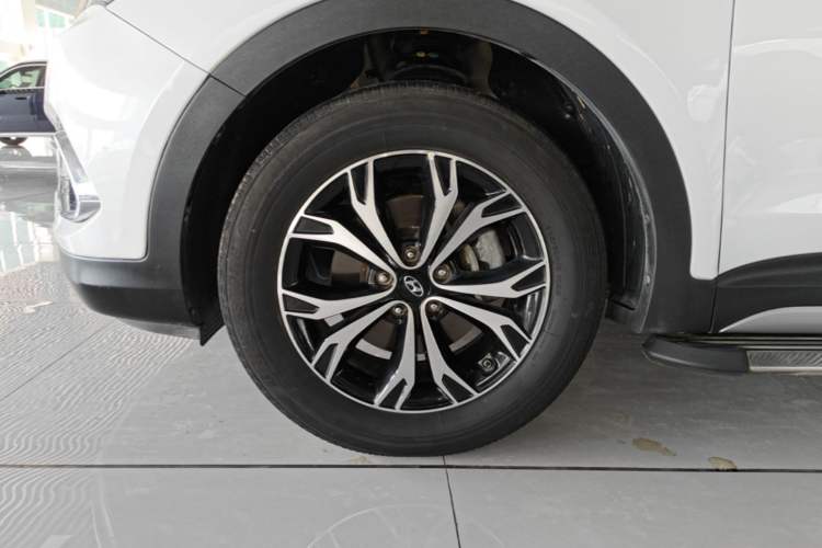 Used Hyundai Santa Fe 2017 2.0T Automatic Two-Wheel Drive Smart Version 7 Seats Left Front Wheel Hub